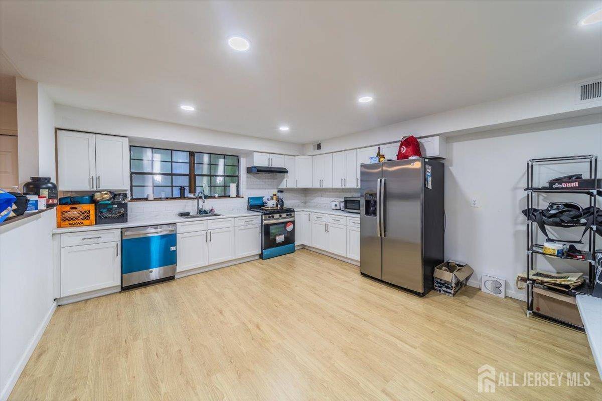 36 Henry ST, Edison, NJ 08820