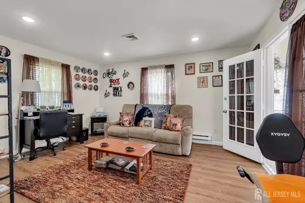 Monroe, NJ 08831,404 Newport WAY #B