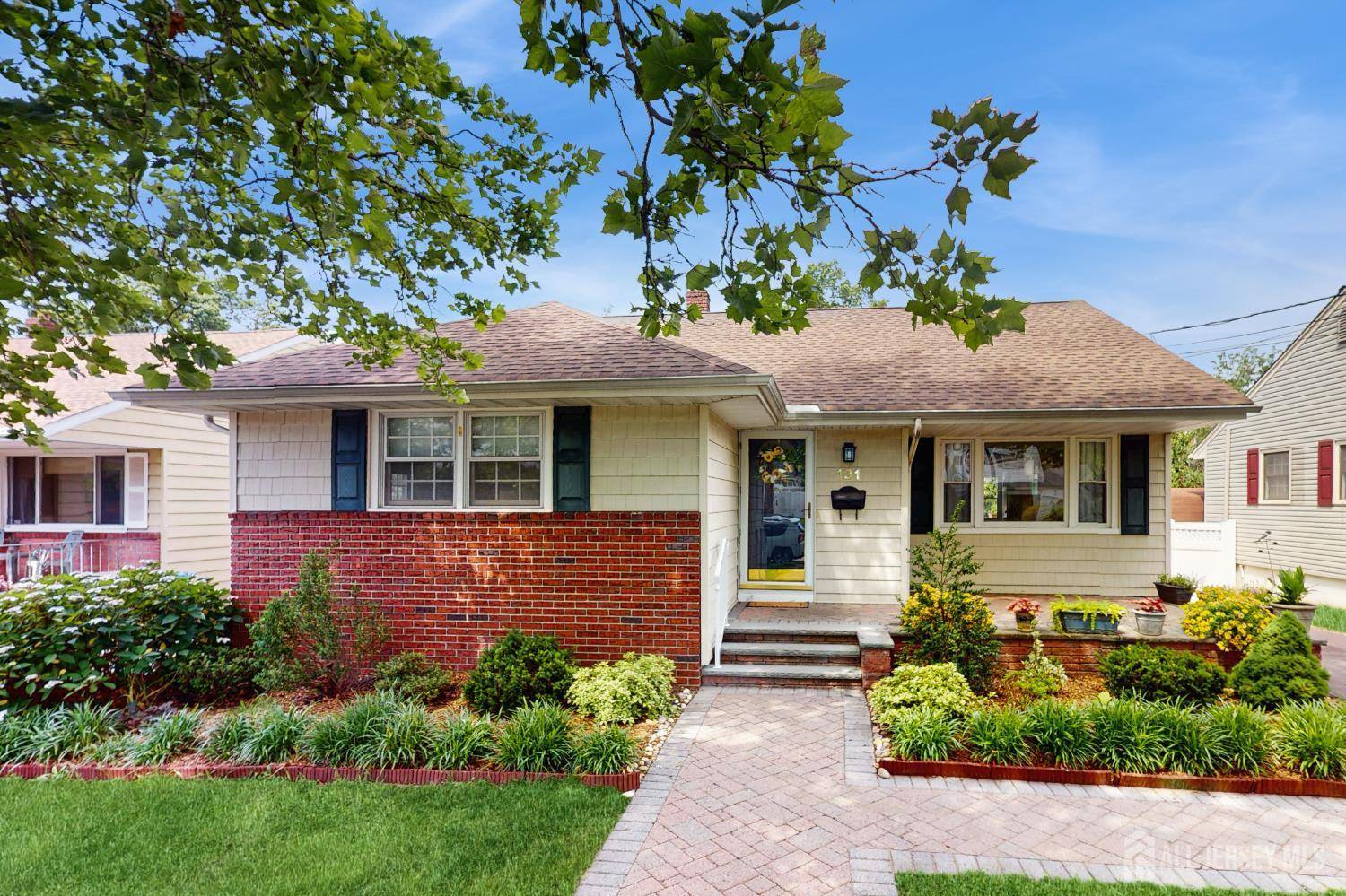 Metuchen, NJ 08840,131 Hazelwood AVE
