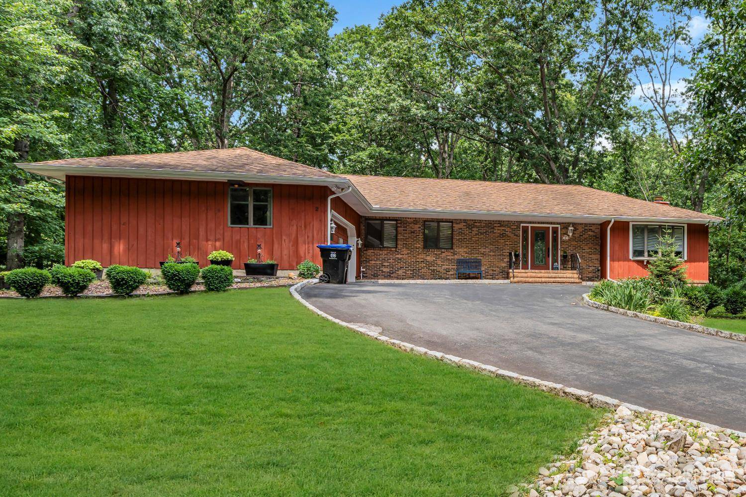 2 Crommelin CT, East Brunswick, NJ 08816