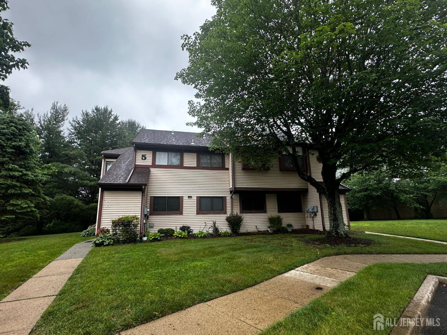 502 Samuel CT, South Brunswick, NJ 08810