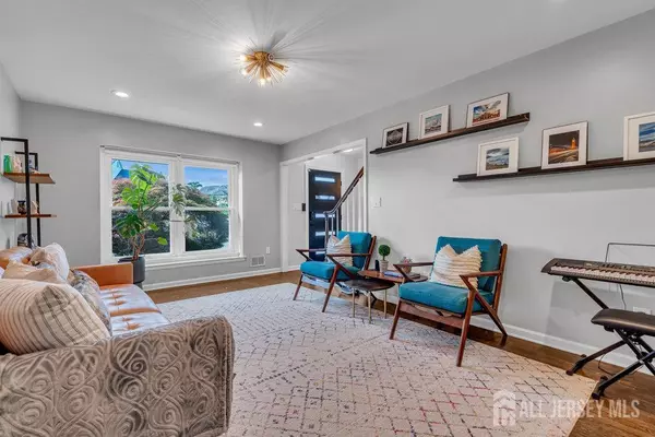 North Brunswick, NJ 08902,61 Lynn CT