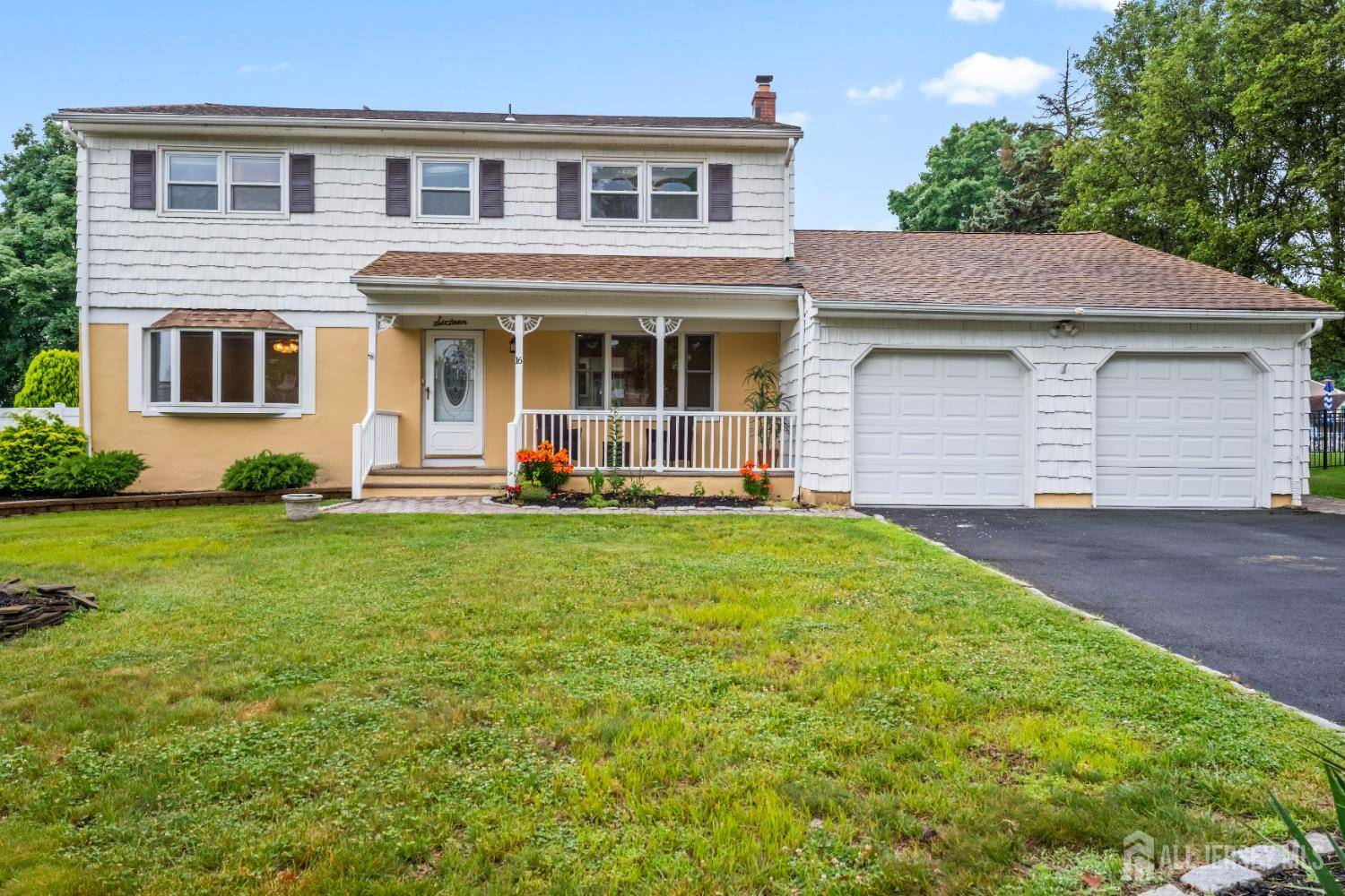16 London DR, East Brunswick, NJ 08816
