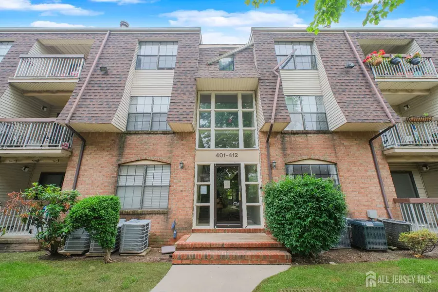 402 Hidden village DR, Perth Amboy, NJ 08862