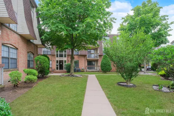 Perth Amboy, NJ 08862,402 Hidden village DR