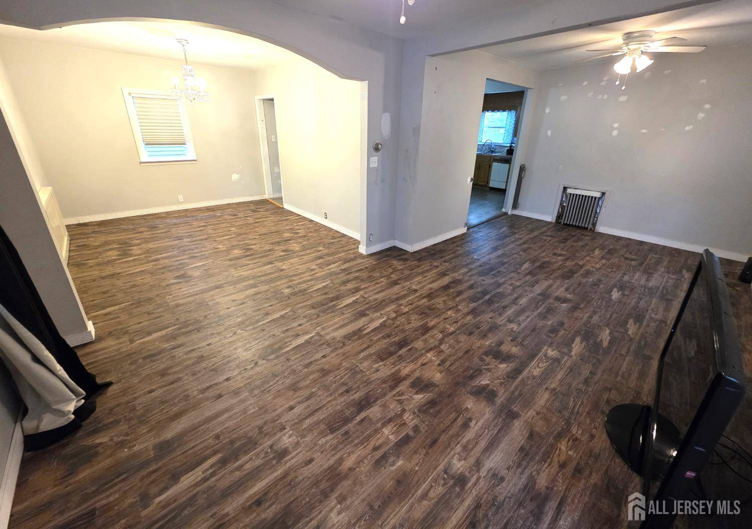 Edison, NJ 08817,4 Vale ST