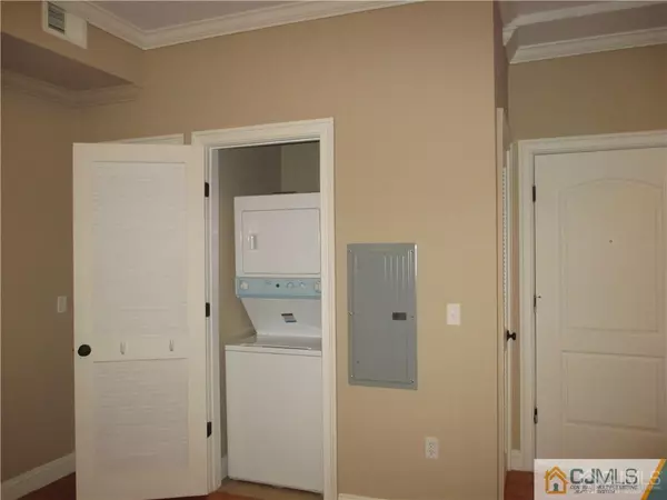 Perth Amboy, NJ 08861,547 547 Sayre Ave AVE #201