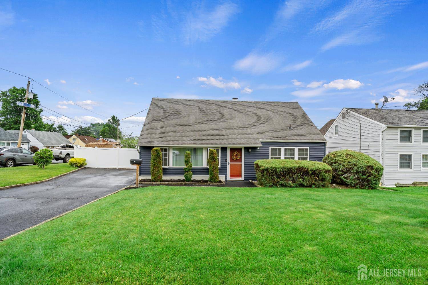 6 Linda AVE, Colonia, NJ 07067
