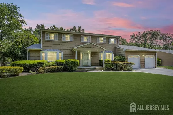 27 Appleby LN, East Brunswick, NJ 08816