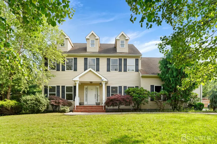 25 Orris AVE, Piscataway, NJ 08854