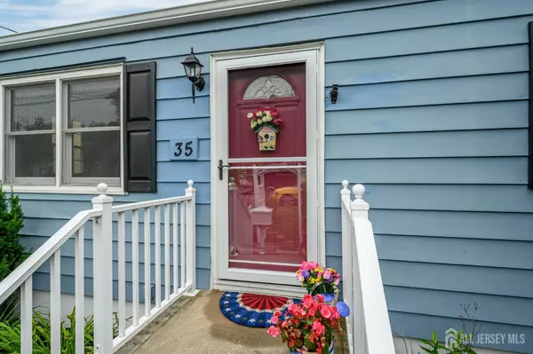 Spotswood, NJ 08884,35 Maiden LN