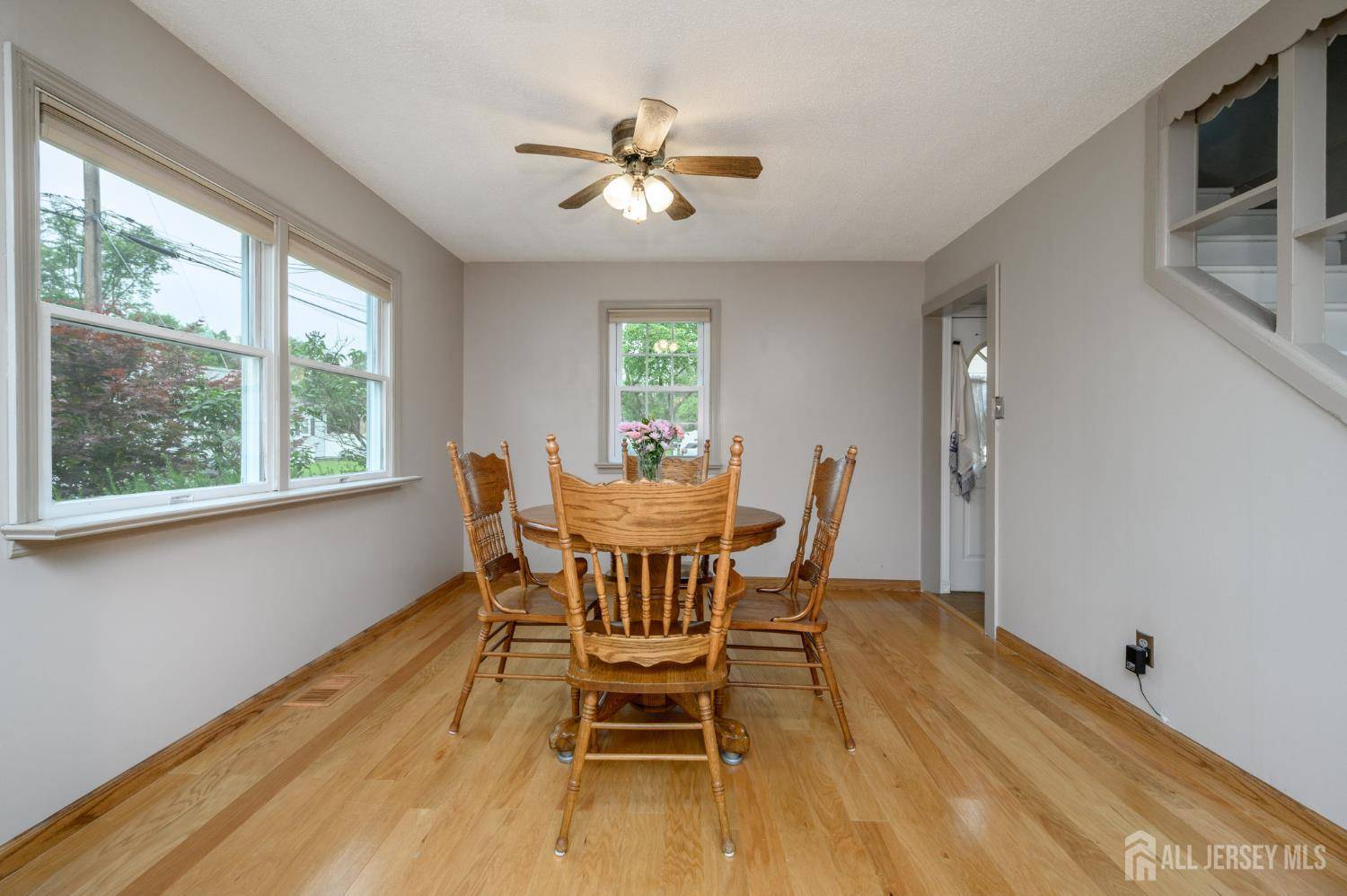 Spotswood, NJ 08884,35 Maiden LN