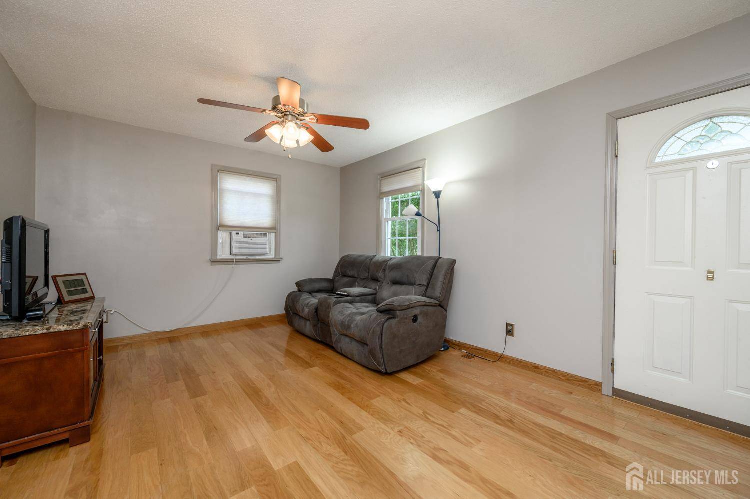 Spotswood, NJ 08884,35 Maiden LN