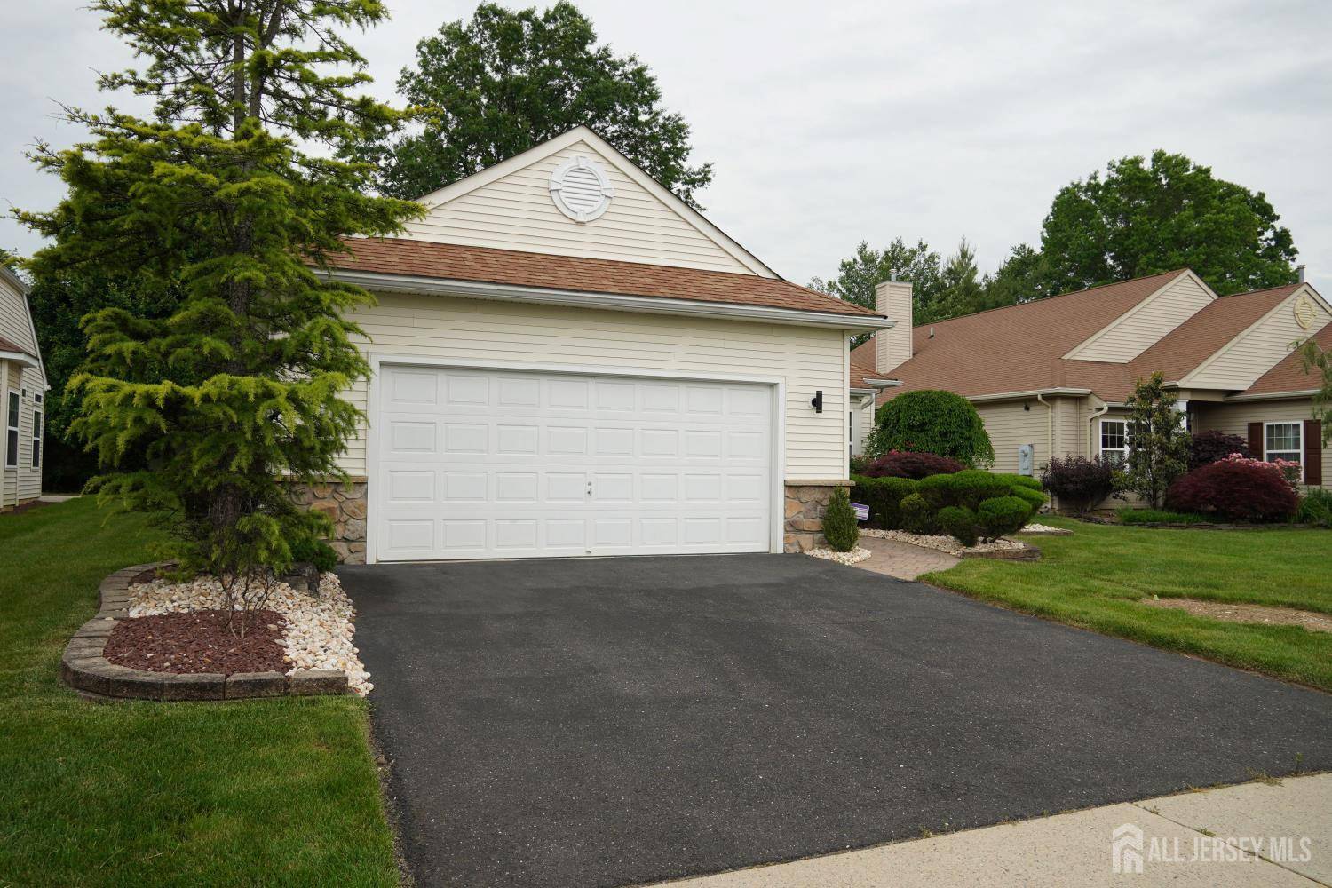 Monroe, NJ 08831,185 Valencia DR