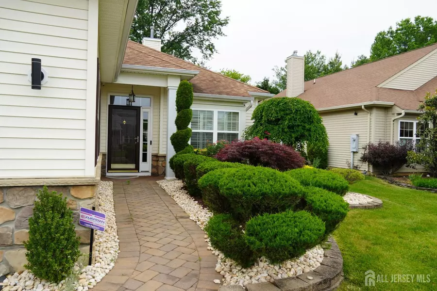 185 Valencia DR, Monroe, NJ 08831
