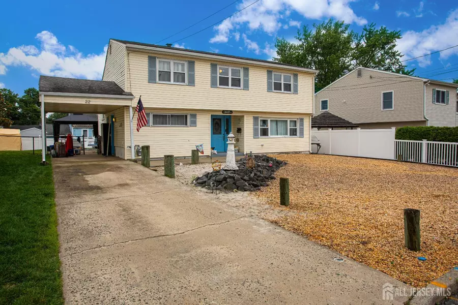 22 Woodcrest DR, Old Bridge, NJ 08857