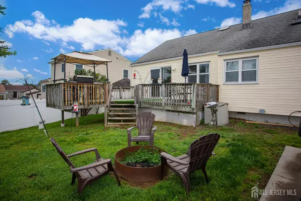 Old Bridge, NJ 08857,22 Woodcrest DR