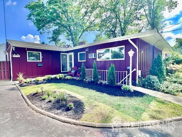 Spotswood, NJ 08884,170 Burlington AVE