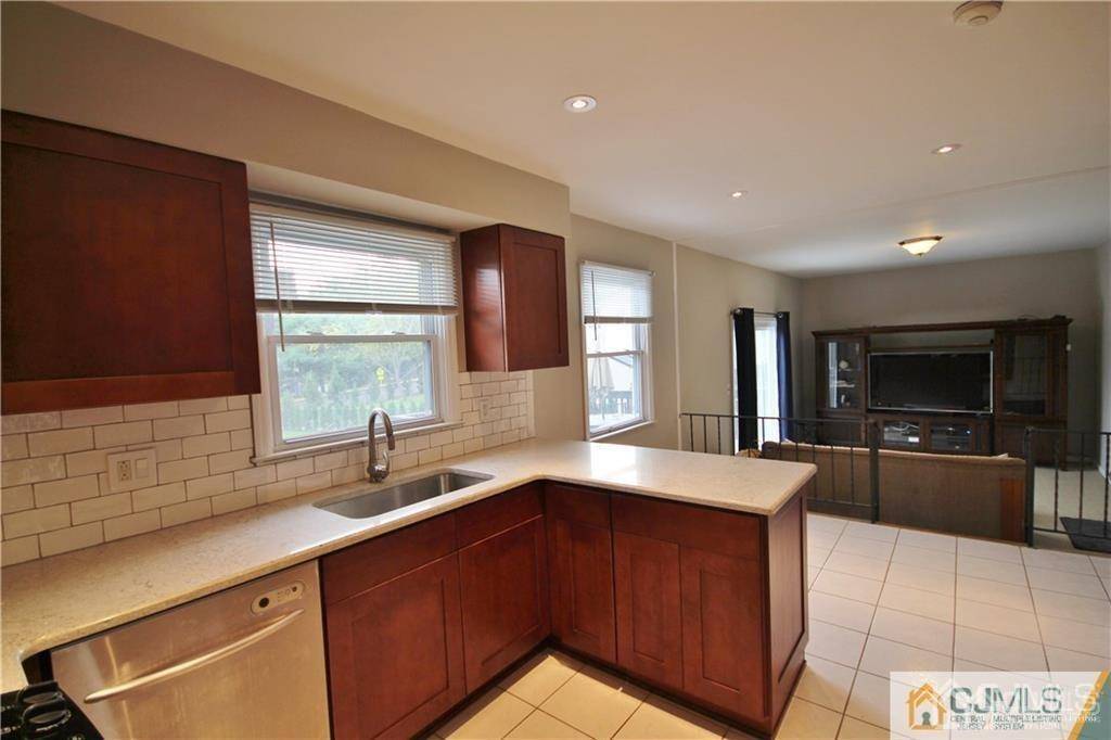 East Brunswick, NJ 08816,14 Everton DR