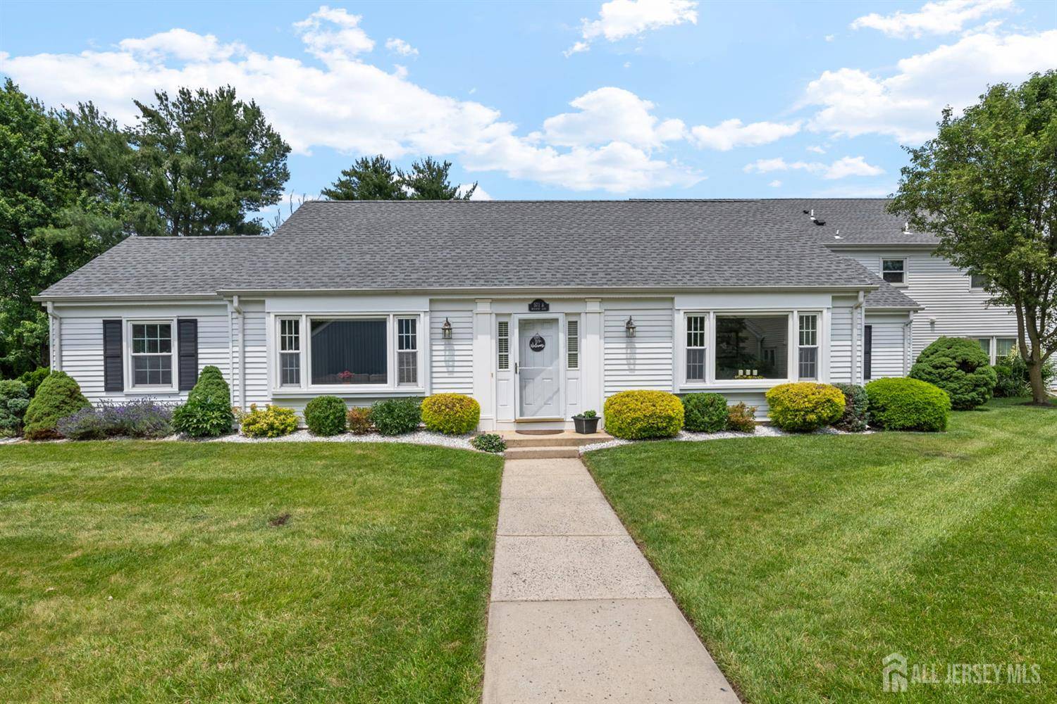 571 Westport LN #A, Monroe, NJ 08831