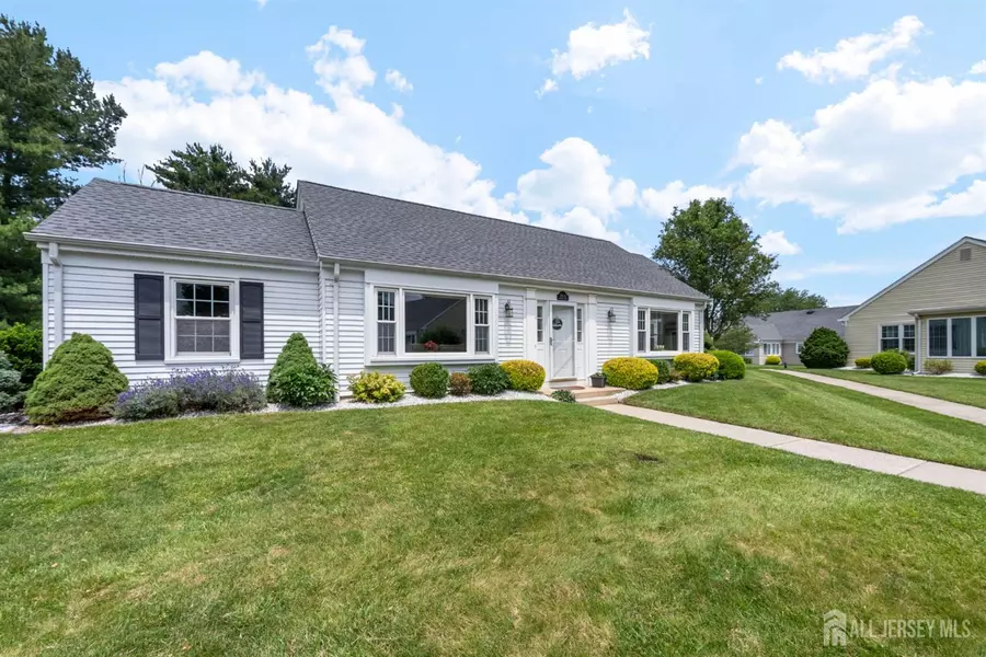 571 Westport LN #A, Monroe, NJ 08831