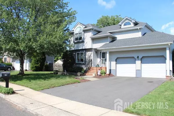 19 Crammer LN, Hillsborough, NJ 08844