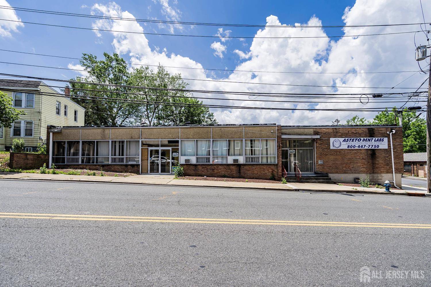 2075 Millburn AVE, Maplewood, NJ 07040