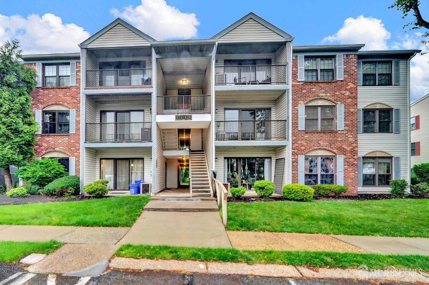 421 Lancaster CT, Piscataway, NJ 08863