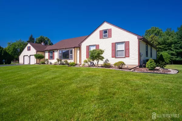 5 Glengarry WAY, West Windsor, NJ 08550