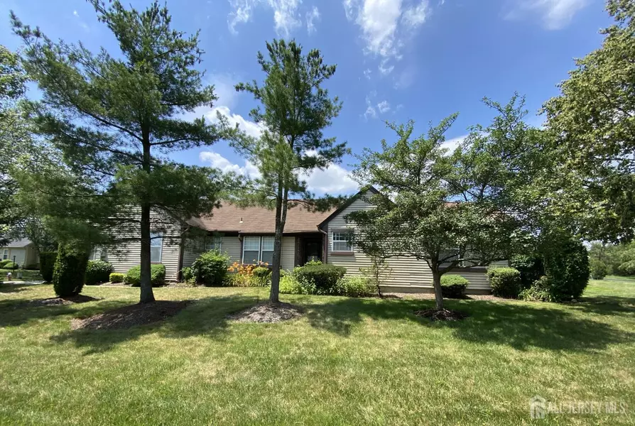 28 Rothwell DR, Monroe, NJ 08831