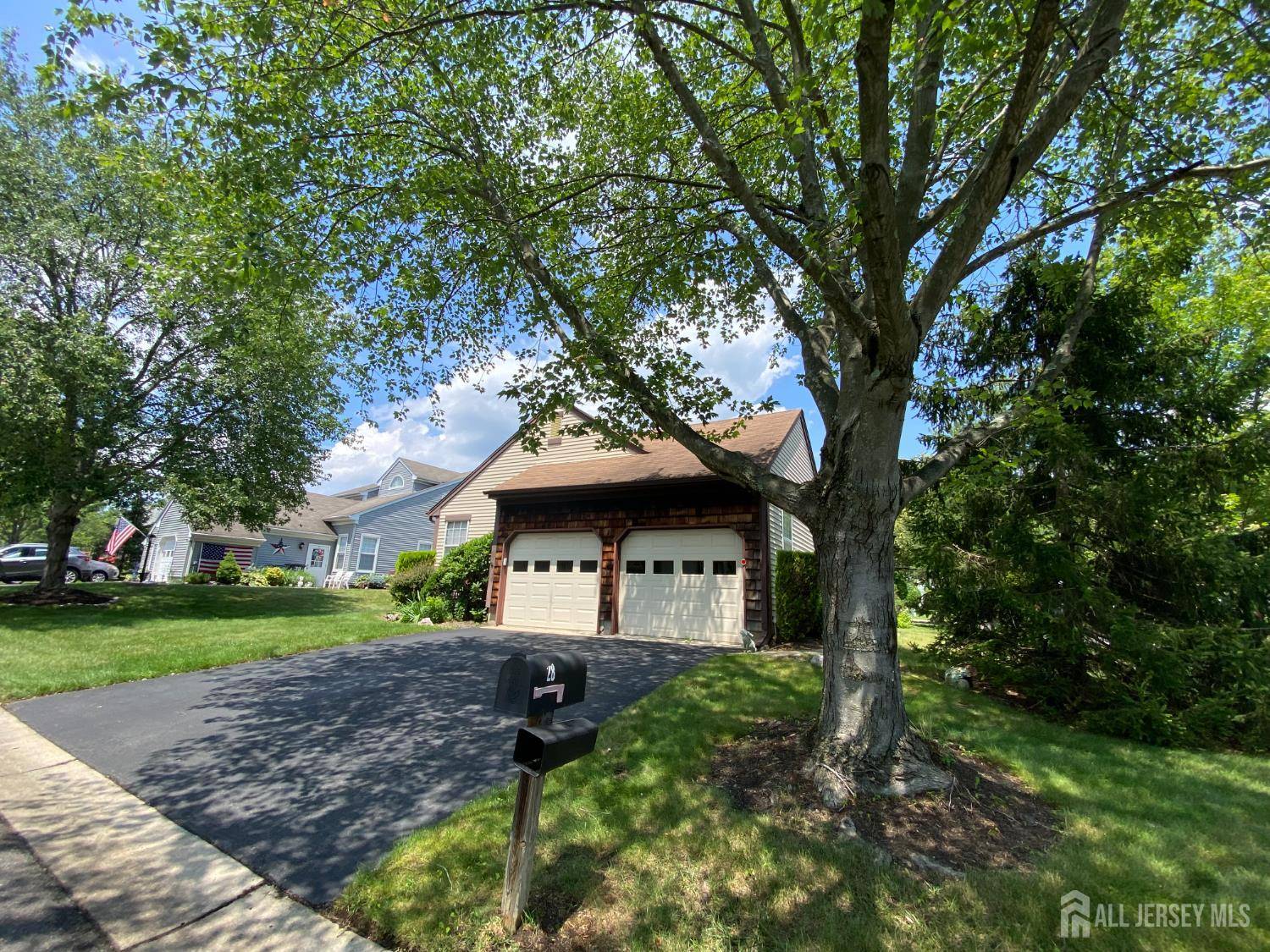 Monroe, NJ 08831,28 Rothwell DR