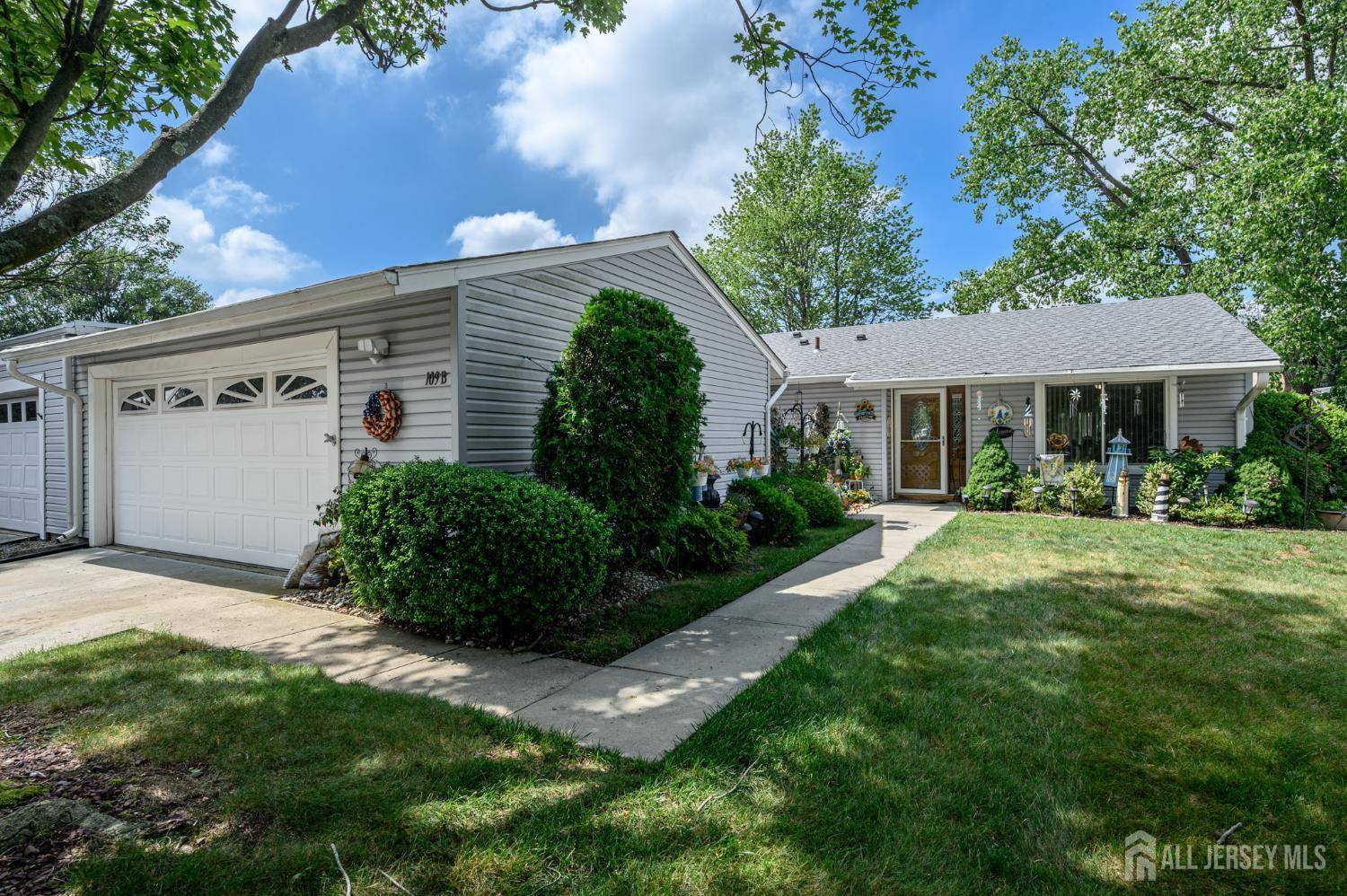 109-B Hemlock PLZ, Monroe, NJ 08831