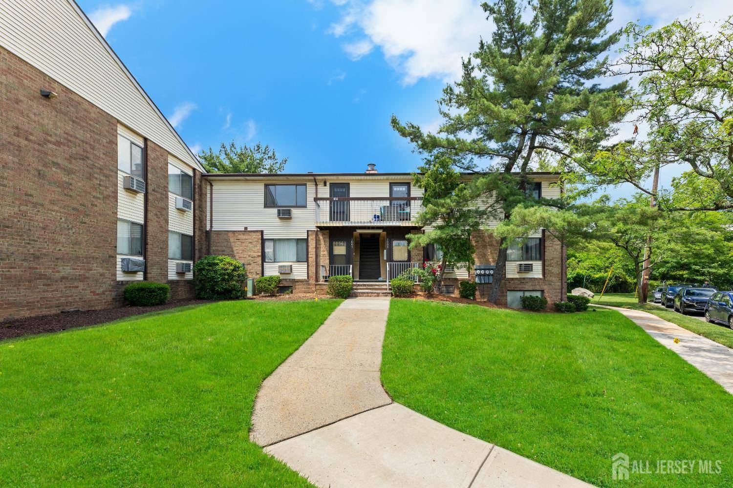 1004 Cricket LN, Woodbridge Proper, NJ 07095