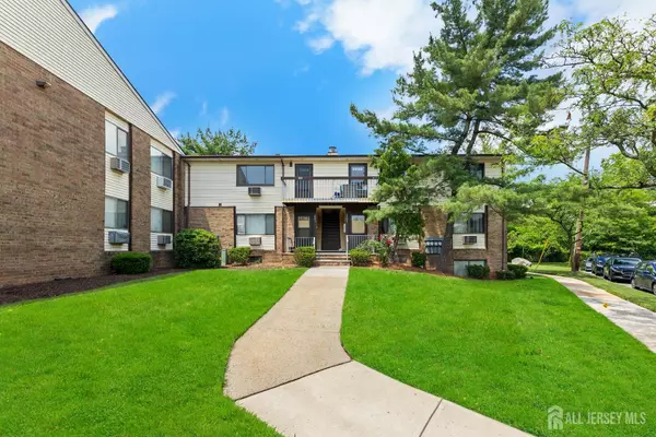 1004 Cricket LN, Woodbridge Proper, NJ 07095