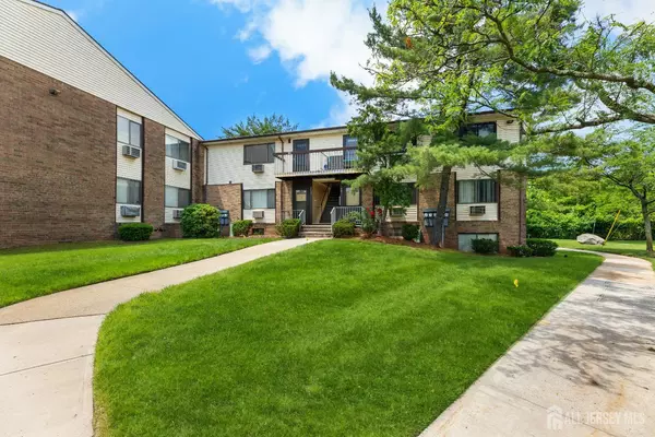 Woodbridge Proper, NJ 07095,1004 Cricket LN