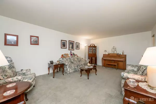 South Brunswick, NJ 08824,59 Eastern DR