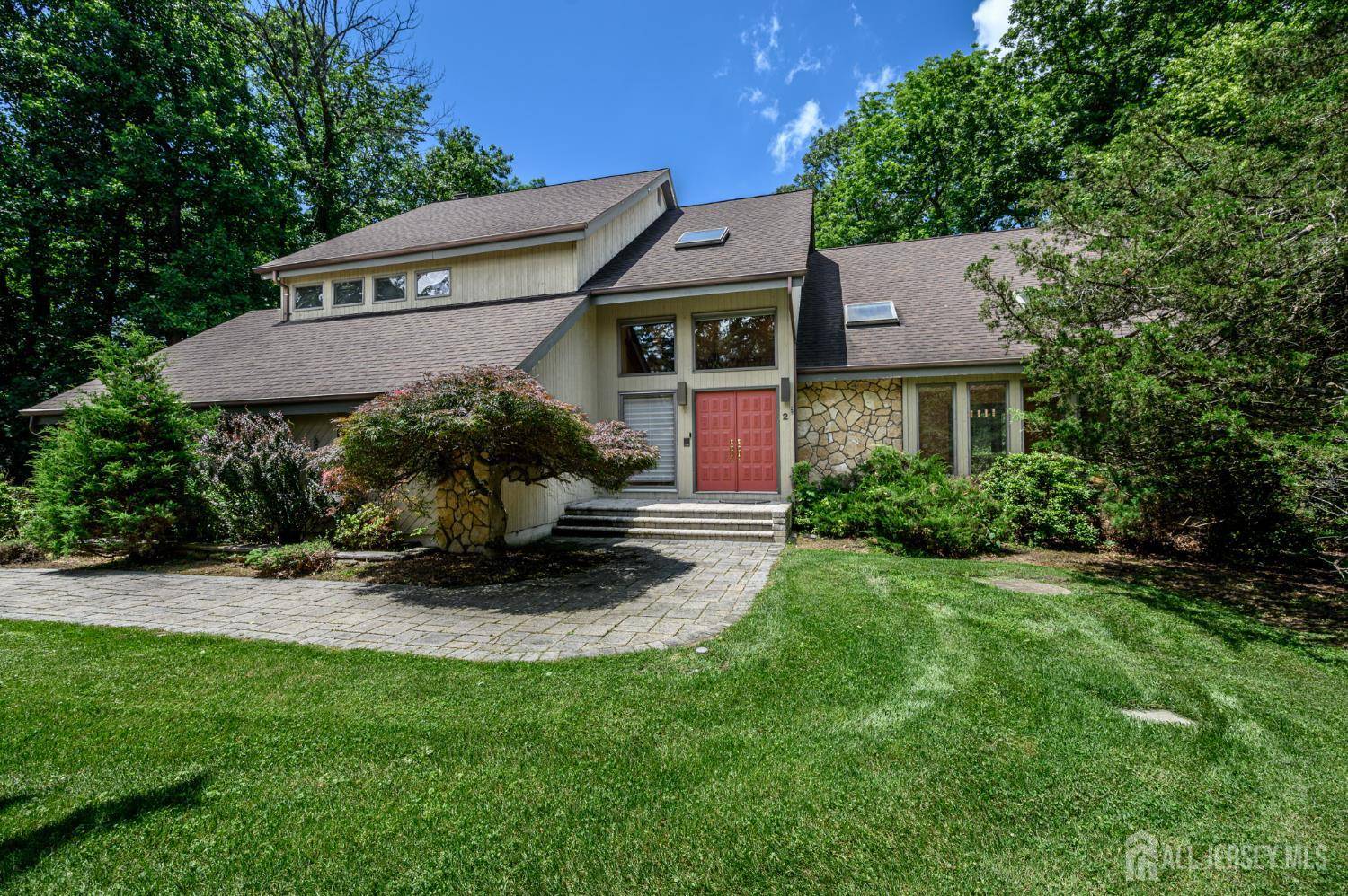 2 Malibu DR, Sparta, NJ 07871