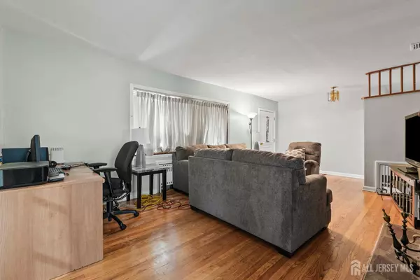South Plainfield, NJ 07080,917 Tompkins AVE