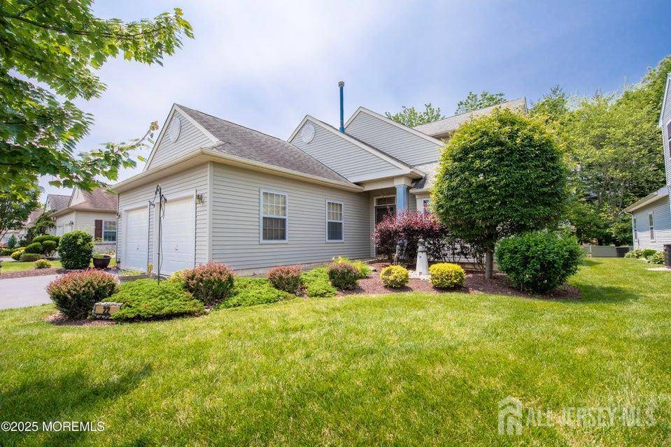 221 Valencia DR, Monroe, NJ 08831