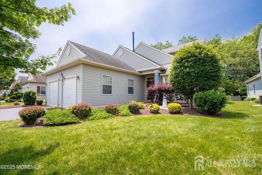 221 Valencia DR, Monroe, NJ 08831