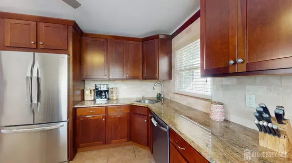 Edison, NJ 08817,82 Garden ST