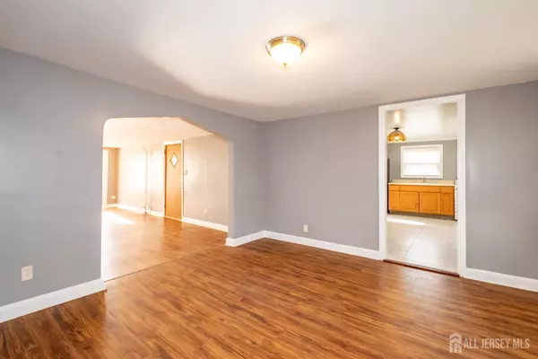 Sayreville, NJ 08872,217 Macarthur AVE