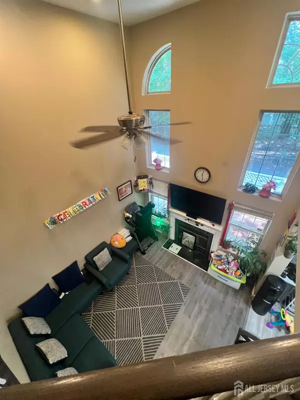 Plainsboro, NJ 08536,9 Henry CT