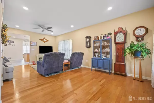 Helmetta, NJ 08828,4 Holly Manor CT