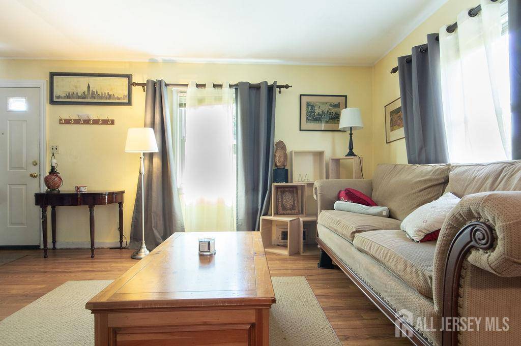 Edison, NJ 08817,7 Walnut ST