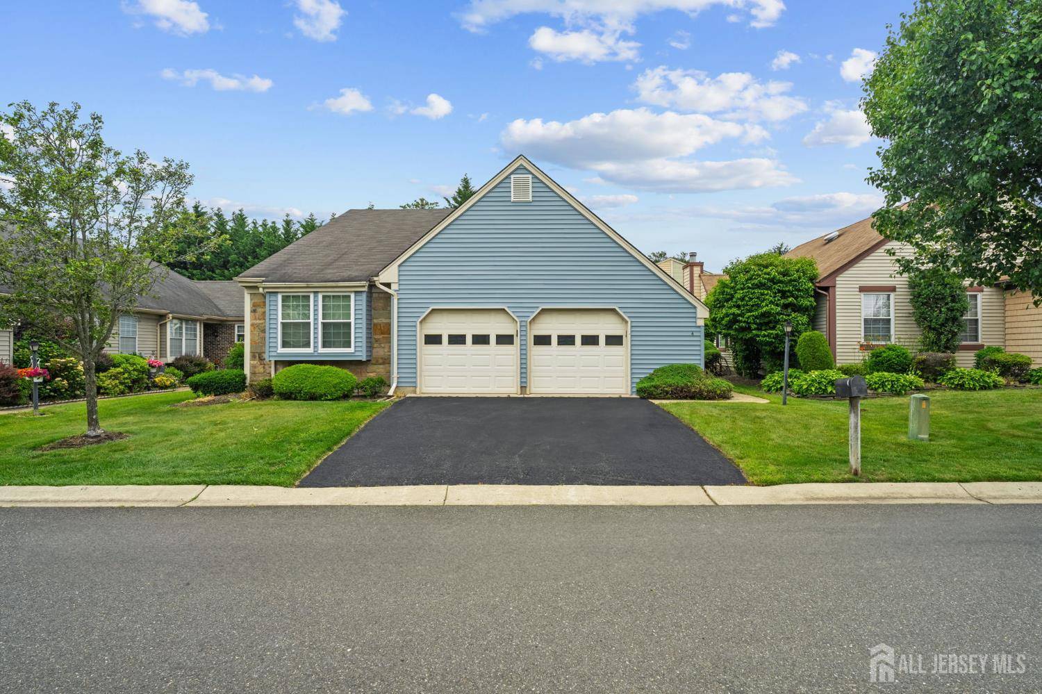 4 Molly Pitcher CT, Monroe, NJ 08831