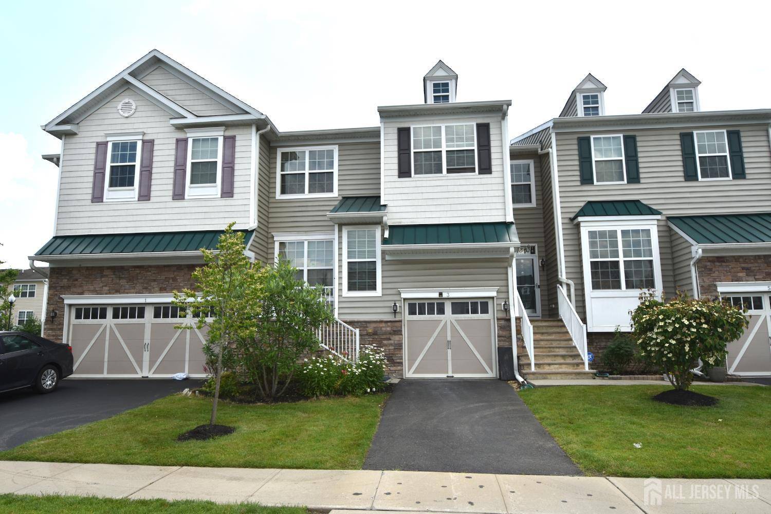 3 bauer LN, Cranbury, NJ 08512