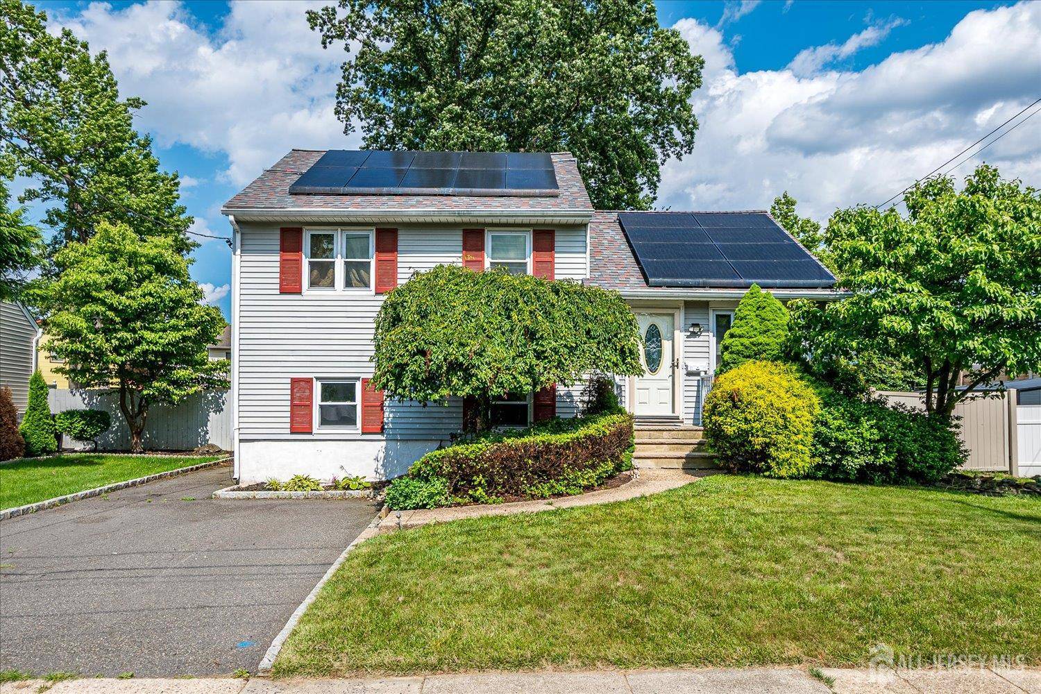 6 Dundar RD, Edison, NJ 08817