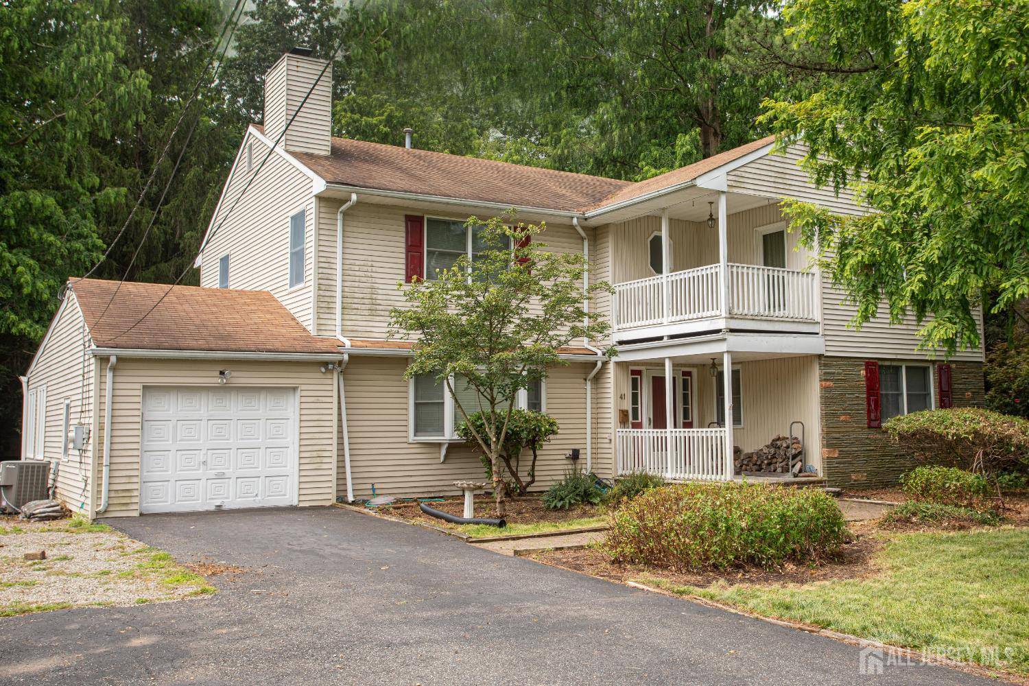 41 Louise DR, Milltown, NJ 08850