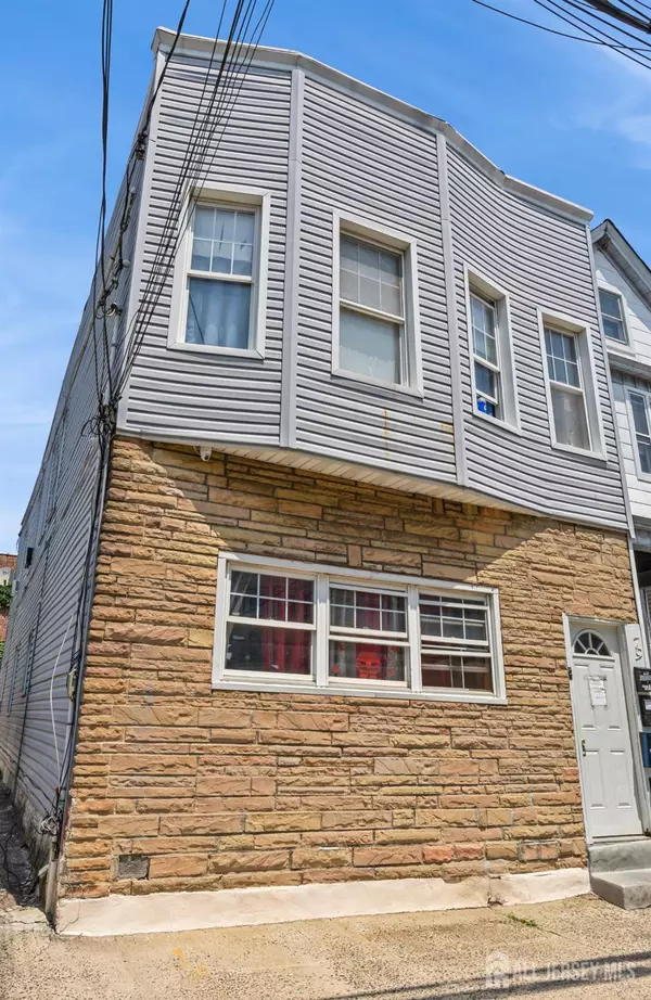 79 W 18th ST, Bayonne, NJ 07002